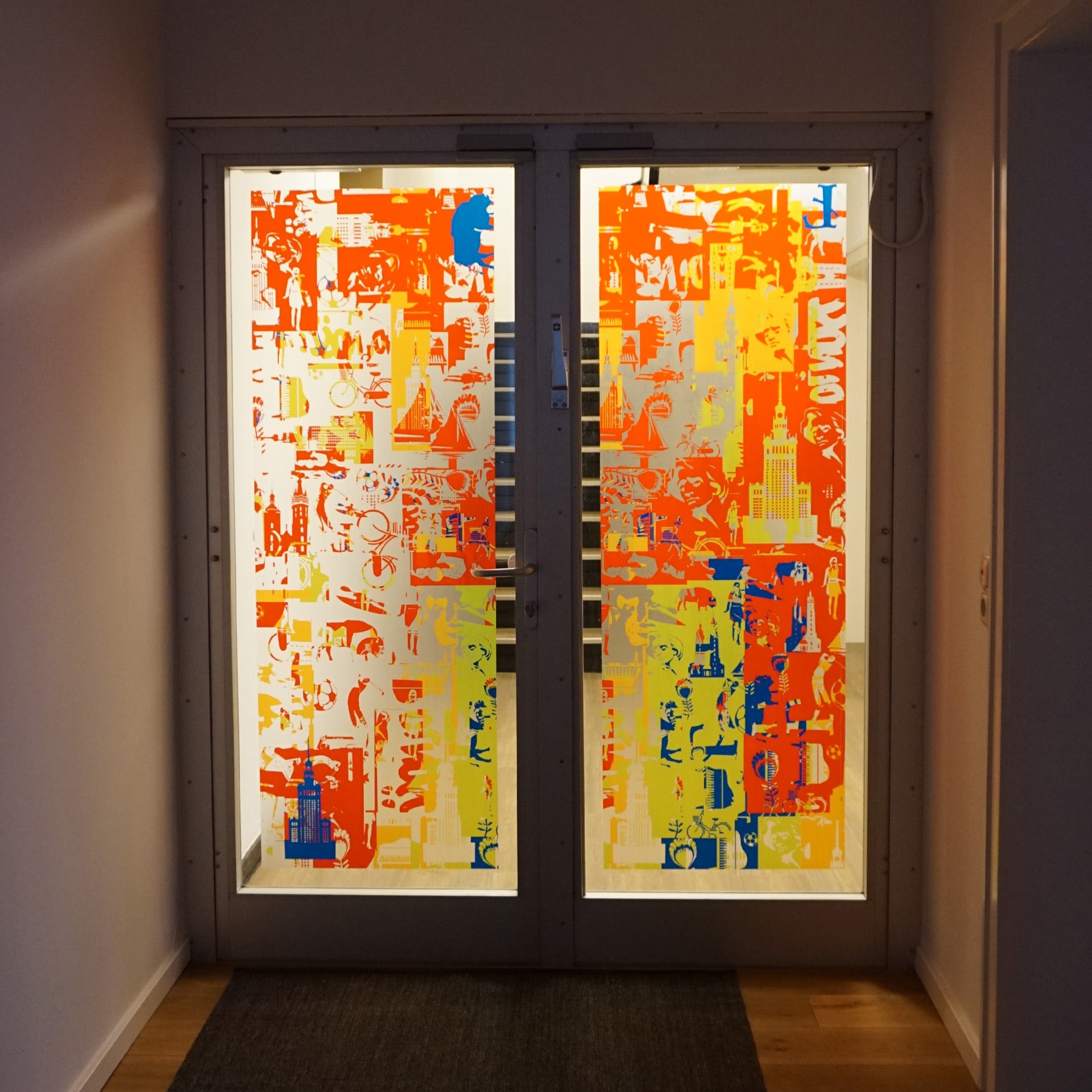 Bedruckte Milchglasfolie als dekorativer Sichtschutz von AR Display