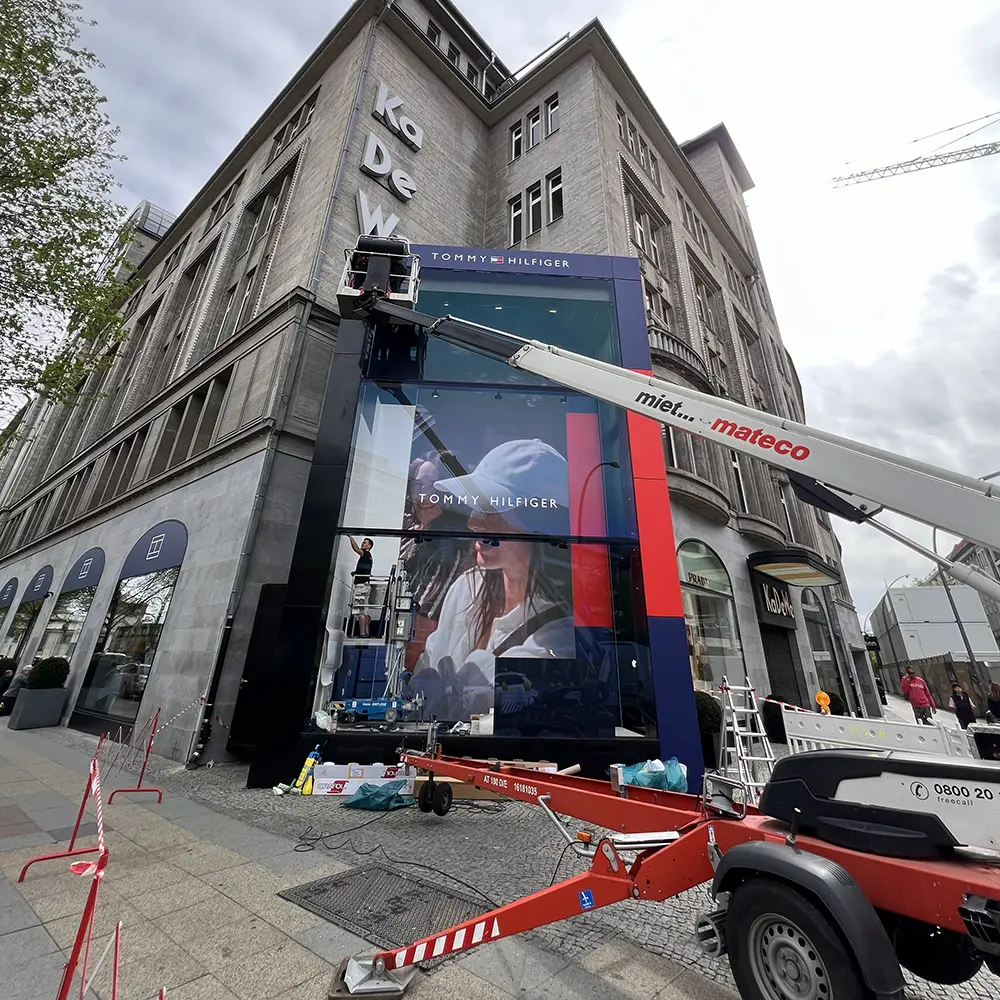 Schaufenstergestaltung für KaDeWe von AR Display